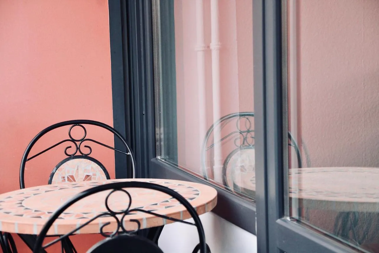 Schönes Apartment mit Pool und Sauna Nutzung/ Netflix/Küche Neuss