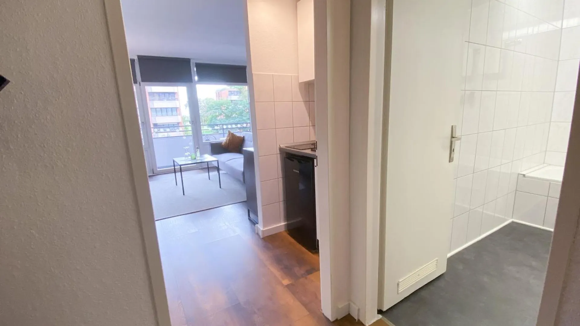 Schönes Apartment mit Pool und Sauna Nutzung/ Netflix/Küche Neuss